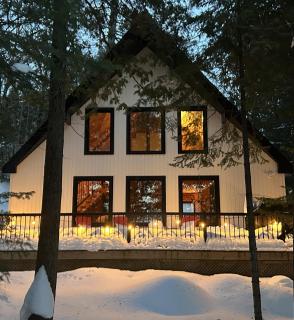 Winter Lakefront Chalet - Serendipity Hideaway - Ski, Skate, Snowshoes & Relax by the Cozy Fire - 9