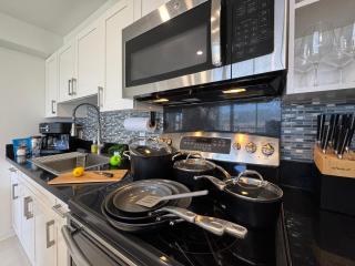 37Fl Renovated Gem Near Waikiki Beach with Parking - 6