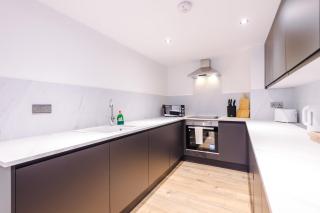 Old Town Hull Apt 1 - King or Twin - Marina Nearby - 8