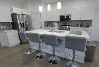 Kingsbury Palace - 2 Minutes from the Highway - 6