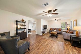 Peaceful Abode in Convenient Baytown Location - 1