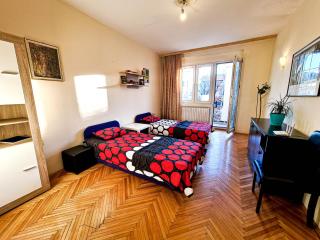 Lux Macedonia Square - 3