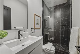 Modern 2BR Parkdale Apt Free Parking Sleeps 5 - 7