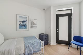 Modern 2BR Parkdale Apt Free Parking Sleeps 5 - 2