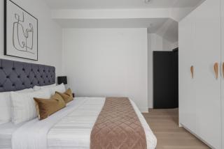 Modern 2BR Parkdale Apt Free Parking Sleeps 5 - 1