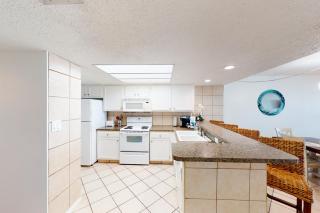 Beachfront 2BR with Pools, Tennis, Sauna and Gym - 2