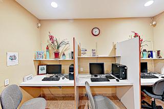 Beachfront 2BR with Pools, Tennis, Sauna and Gym - 1