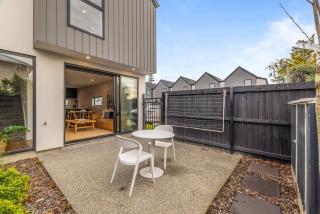 Chic Townhouse in Riccarton - Modern Comfort - 2