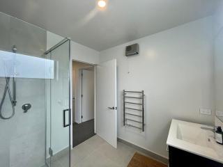 Chic Townhouse in Riccarton - Modern Comfort - 1