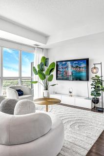 Charming lakeview suite with parking - 0