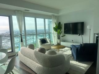 Charming lakeview suite with parking - 7