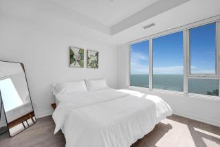 Beachside 2 Bedroom Suite with CN Tower, lake View, and Parking! - 7