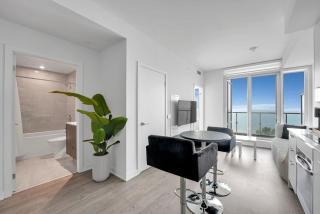 Beachside 2 Bedroom Suite with CN Tower, lake View, and Parking! - 6