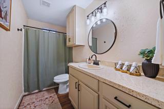 Cozy and Stylish 3-Bedroom Sanctuary - 6