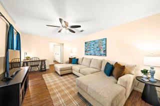 Cozy and Stylish 3-Bedroom Sanctuary - 9