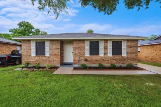 Cozy and Stylish 3-Bedroom Sanctuary - 2