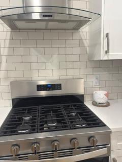 Cozy 1bedroom Mainfloor - 2