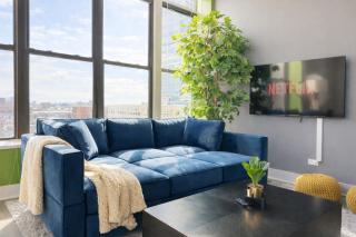 Skyline 2BR in South Loop Chicago with Optional Parking & Gym Access Near McCormick Place, Soldier Field and Lakefront - 1