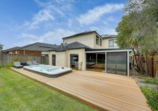 Luxury Family Retreat in Craigieburn - 0