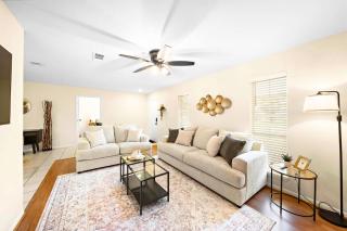 Charming Coastal Retreat in Seabrook TX - 9