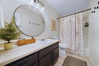 Charming Coastal Retreat in Seabrook TX - 7