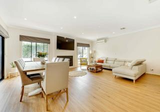 Luxury Family Retreat in Craigieburn - 8
