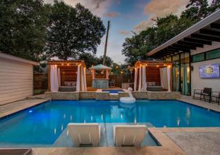 Paradise Retreat Heated Pool Jacuzzi and 75inches TV - 1