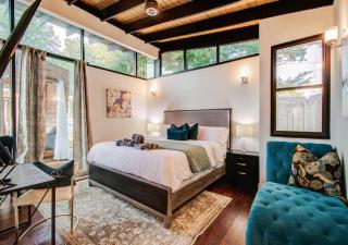 Paradise Retreat Heated Pool Jacuzzi and 75inches TV - 8