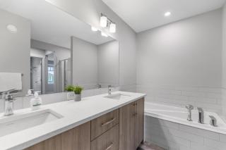 Brand New Modern Home - 5 Beds - Office - Garage - Luxury Living - Sleeps 9 - 6