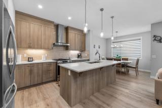 Brand New Modern Home - 5 Beds - Office - Garage - Luxury Living - Sleeps 9 - 5