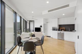 Stylish 1-Bed Apartment in South Brisbane - 5