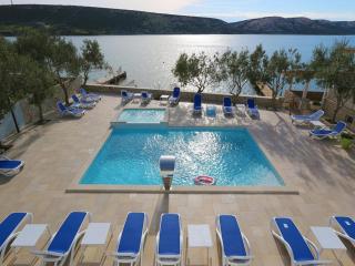 Gorgeous Apartment for 6 in Croatia - 4