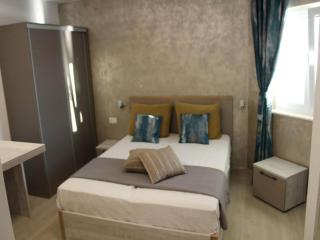 Gorgeous Apartment for 6 in Croatia - 2