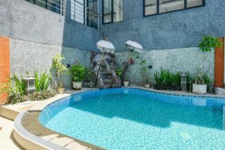 Urbanview Golden Barbie near Jawa Timur Park 2 - 8