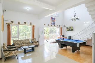 Urbanview Golden Barbie near Jawa Timur Park 2 - 2