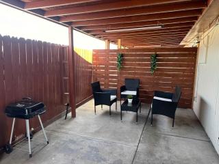 Entire Private Home with 2 Bedrooms 1 Bathroom, Gated Yard, Driveway Parking, Available Now - 9