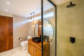 Stylish 1BR Villa with AC Living and Pool in Pererenan - 8