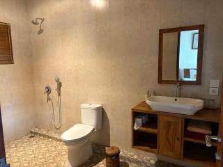 Raka Rai Bungalows - 8