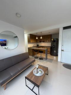 Apto Moderno con Vista a la Reserva - 0