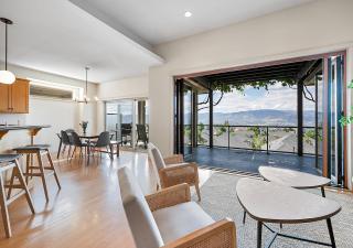 Full House with Amazing Okanagan Views and Hot Tub - 4