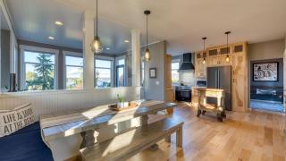 3-Home Coastal Retreat w Sauna Firepit Greenhouse Seabright Haven by AvantStay - 7