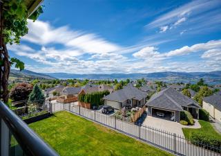 Full House with Amazing Okanagan Views and Hot Tub - 1