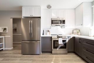 Newly Renovated, Bright & Cozy 3 bdrm Home - 6min from Rogers Arena - 3