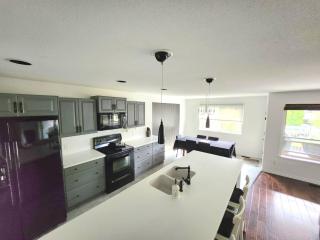 Kelowna full level luxury-BIG white ski 35 mins - 0