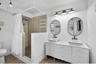 Kelowna full level luxury-BIG white ski 35 mins - 2