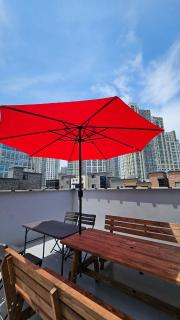 Pine-tree Stay, KTX station nearby, 3 rooms, 2 bathrooms, Hotel style bed 4, Rooftop barbecue, Kids room, Retro arcade, Board games - 5