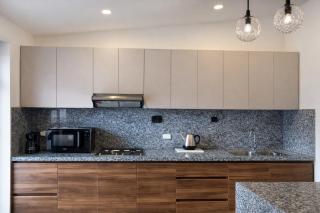 Loft moderno y privado con jardín y parqueo, cerca del río Tomebamba - 5