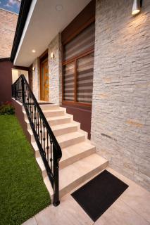 Loft moderno y privado con jardín y parqueo, cerca del río Tomebamba - 7