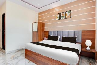 Collection O Radha Krishna Temple Vrindavan Formerly Shri Hari Seva Sadan - 8