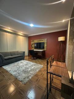 Linda Casa com Estacionamento - 0